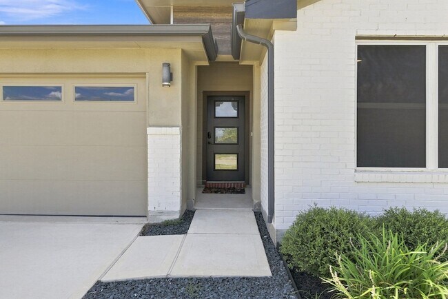 Foto del edificio - 14602 Sweetwater Dr