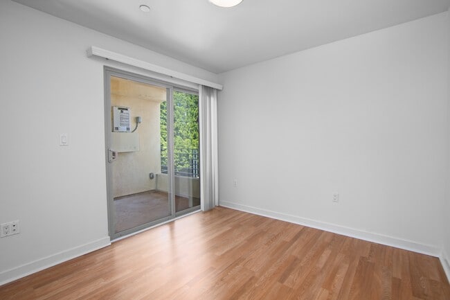 Building Photo - 13429 Vanowen St