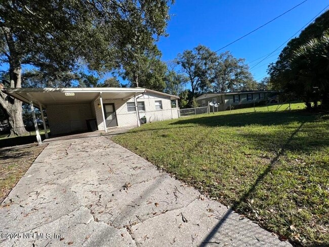 Building Photo - 8095 Lourdes Dr W