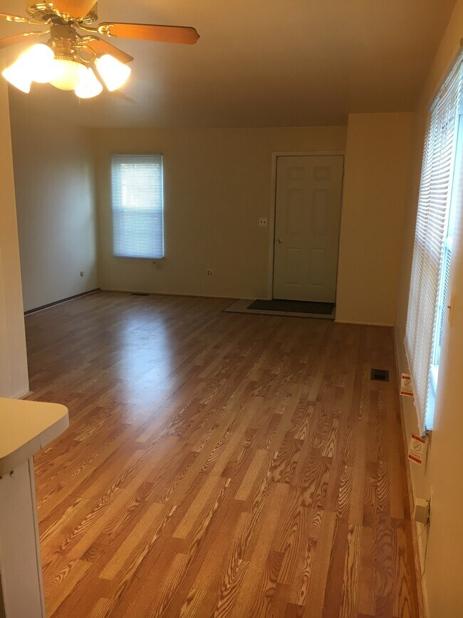 Living room - 1595 Wingate Blvd