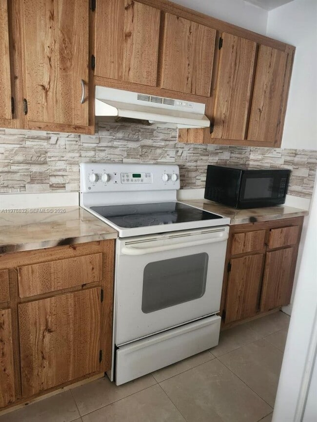 Foto del edificio - 10037 Winding Lake Rd