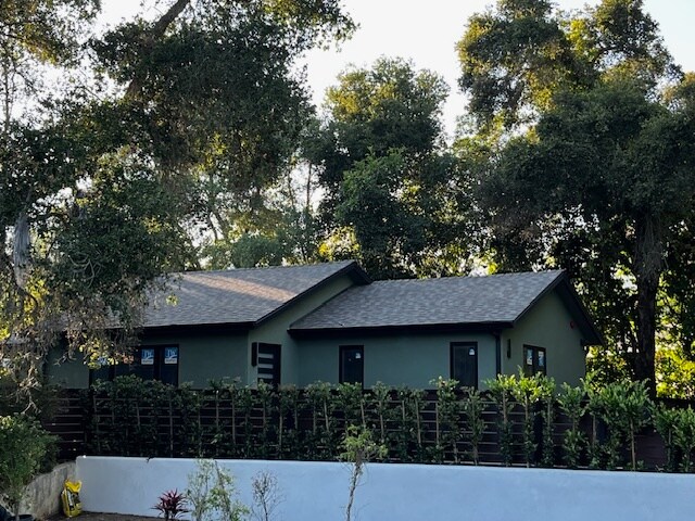 Primary Photo - 1374 E Valley Rd