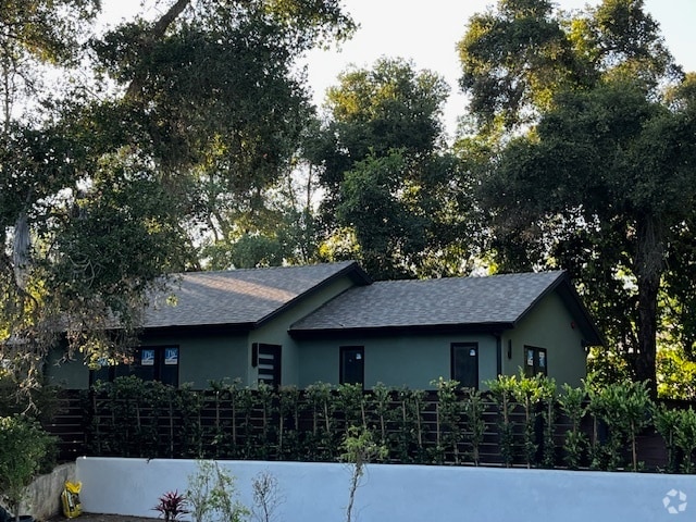 Building Photo - 1374 E Valley Rd