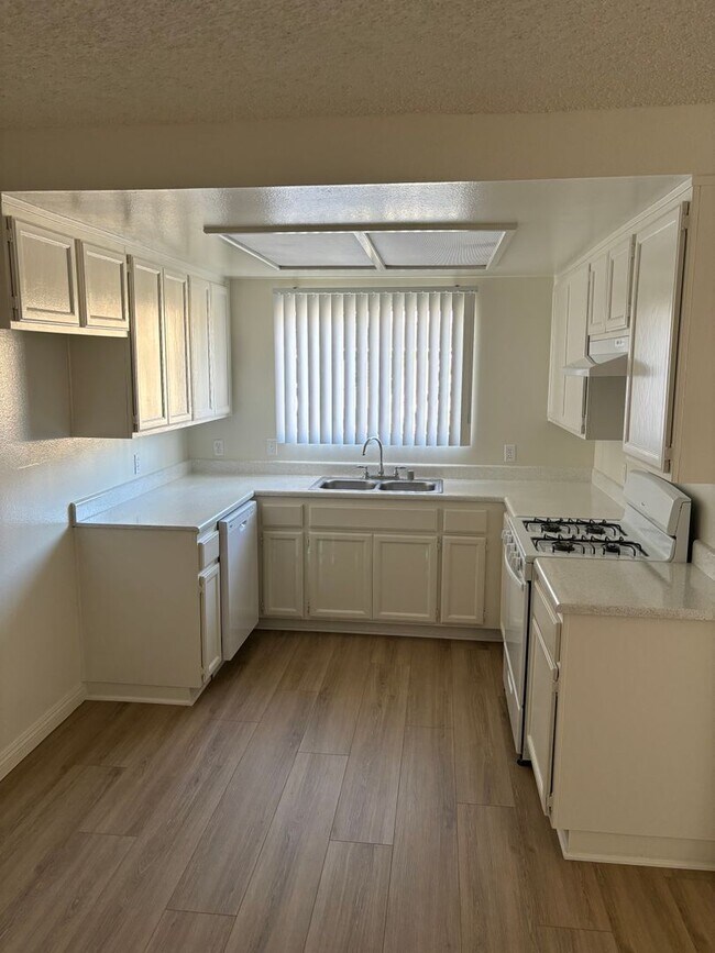 Foto del edificio - 16748 Hoskins Lane