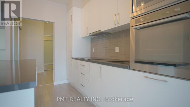 Photo du bâtiment - 27 Bathurst St