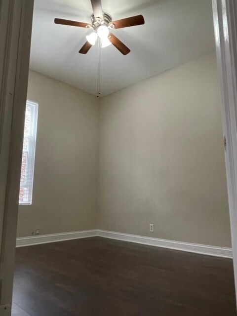 Foto del edificio - 5616 S Indiana Ave