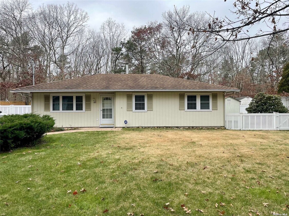 Primary Photo - 451 Brookhaven Ave