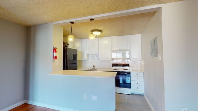 Building Photo - City Living! Stunning One Bedroom W/All En...