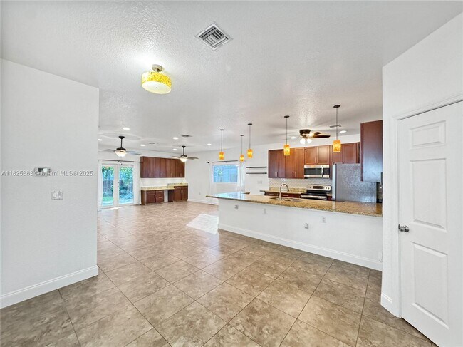 Foto del edificio - 243 SW 5th St