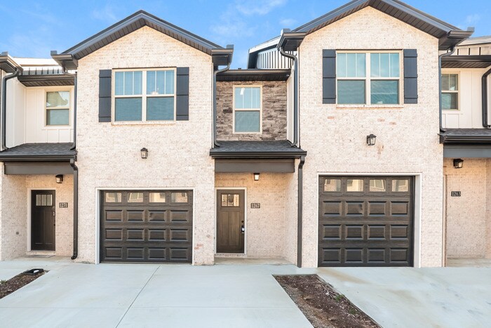 Foto principal - 1267 Bluebird Rd