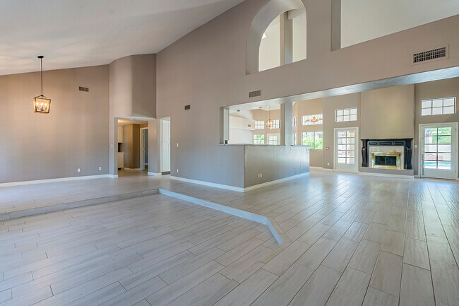 Building Photo - 11529 N 99th St