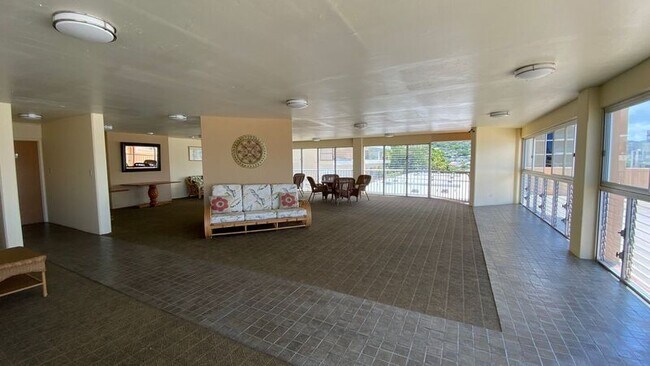 Building Photo - 1031 Maunaihi Pl