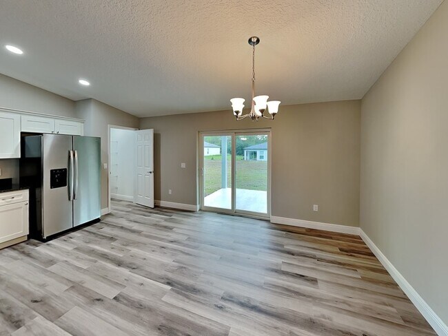 Building Photo - 9871 N Santee Terrace