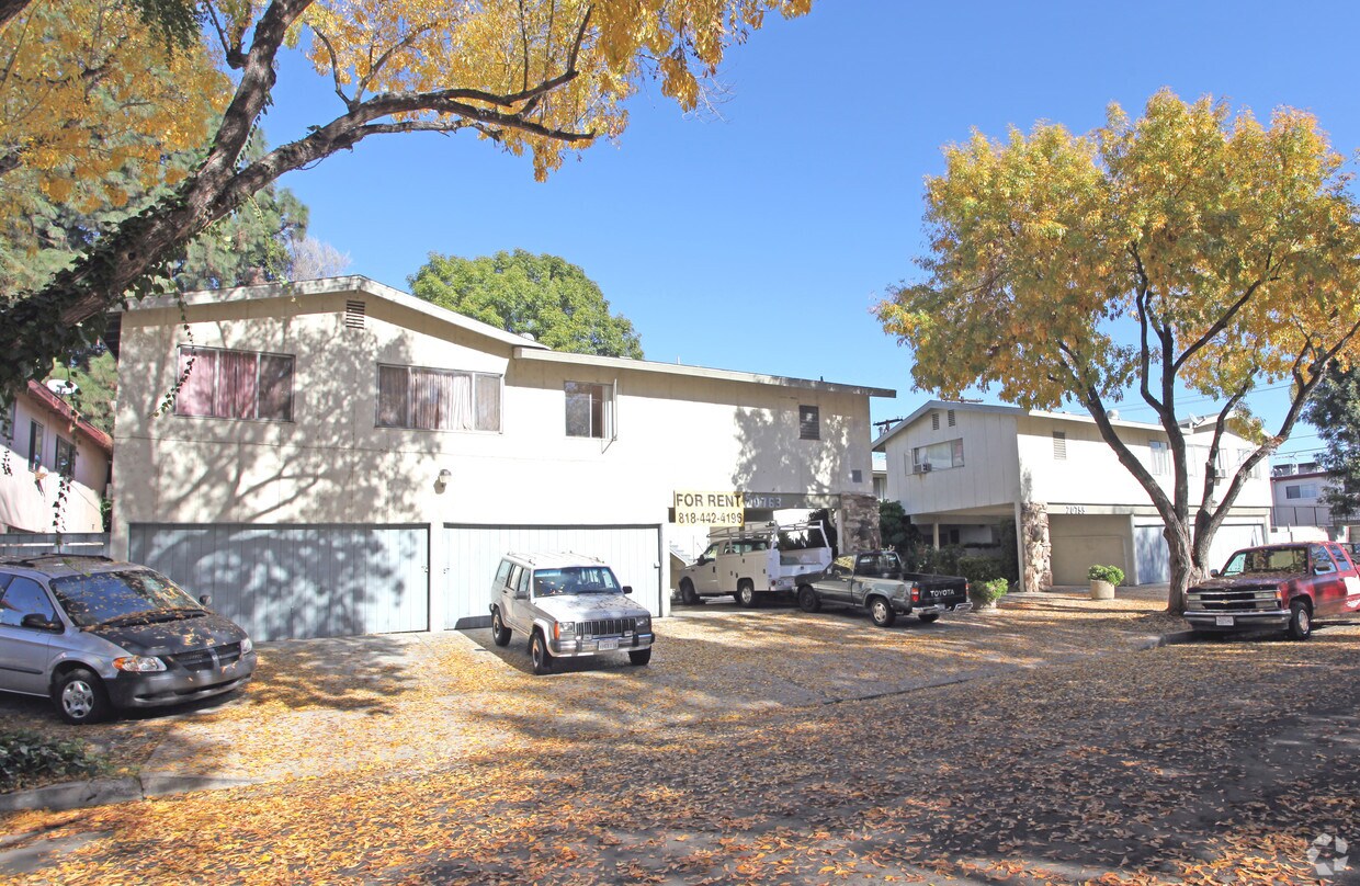  - 20755-20763 Hartland St