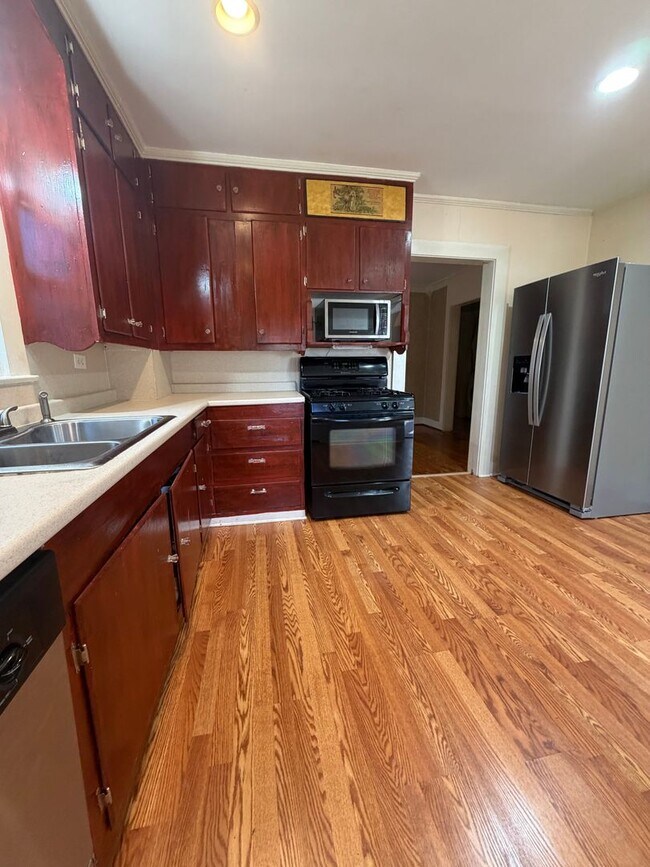 Foto del edificio - Three Bedroom, 2 Bathroom