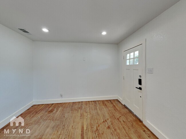 Building Photo - 2302 S Polk St