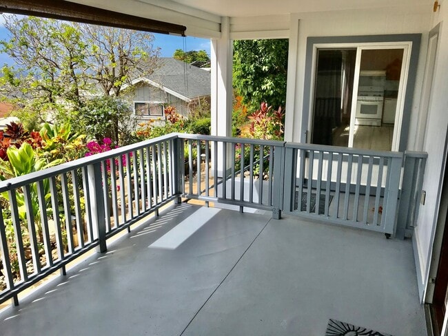 Photo - 202 - CA Apartment