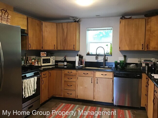 Foto del edificio - 3 br, 2 bath House - 402 Quince St Ne