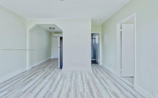 Foto del edificio - 1010 Opa-locka Blvd