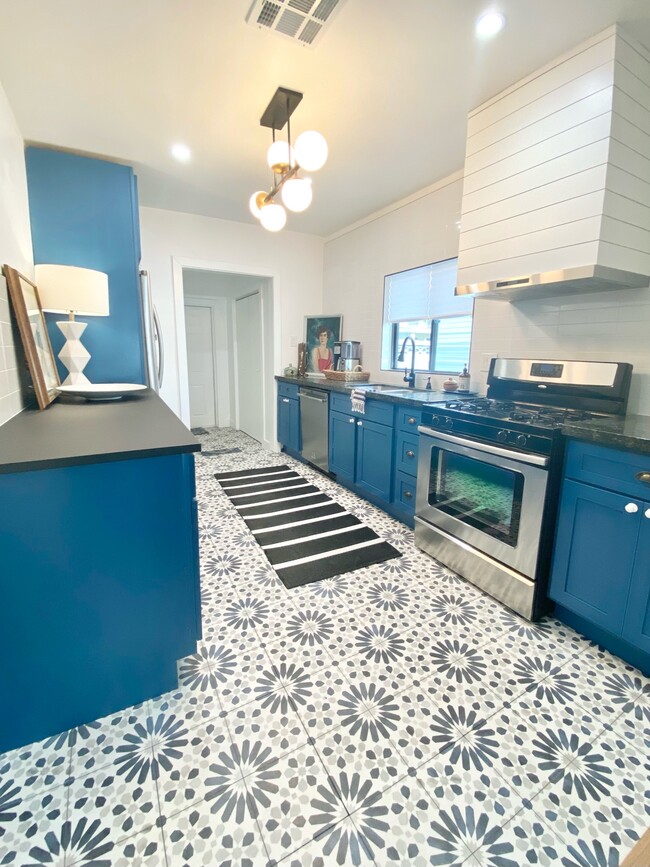 Kitchen - 1506 E Monroe St