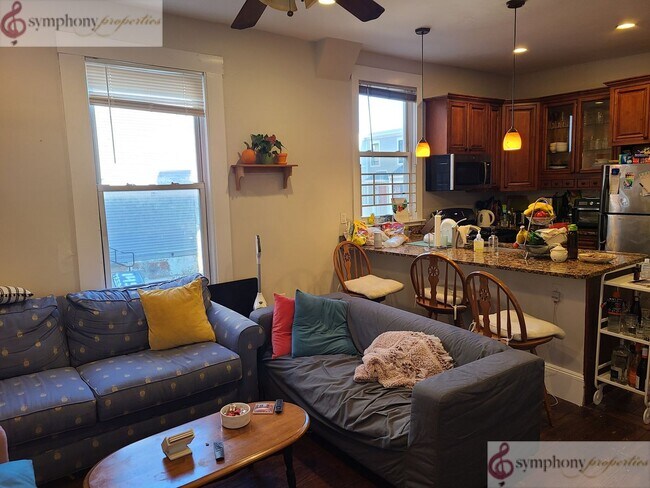 Building Photo - Spacious, Moderm 5bd/2ba Near Northeastern! 2 living rooms!