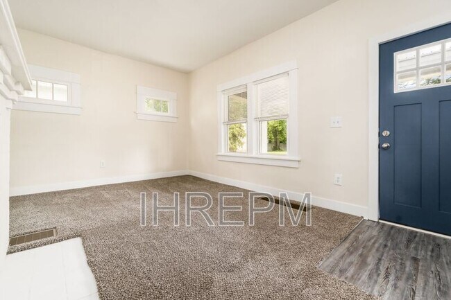 Foto del edificio - 977 Ellsworth Ave