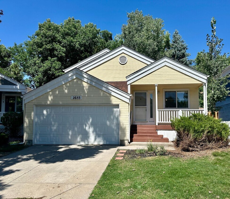 Primary Photo - Cheery 3 bedroom 2 Bath Home! Available to...