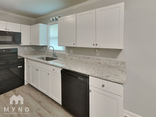 Building Photo - 2180 Rockdale Dr NW
