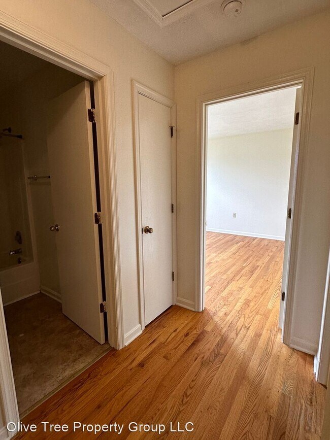 Building Photo - 2 br, 1.5 bath House - 109 Parkside Drive