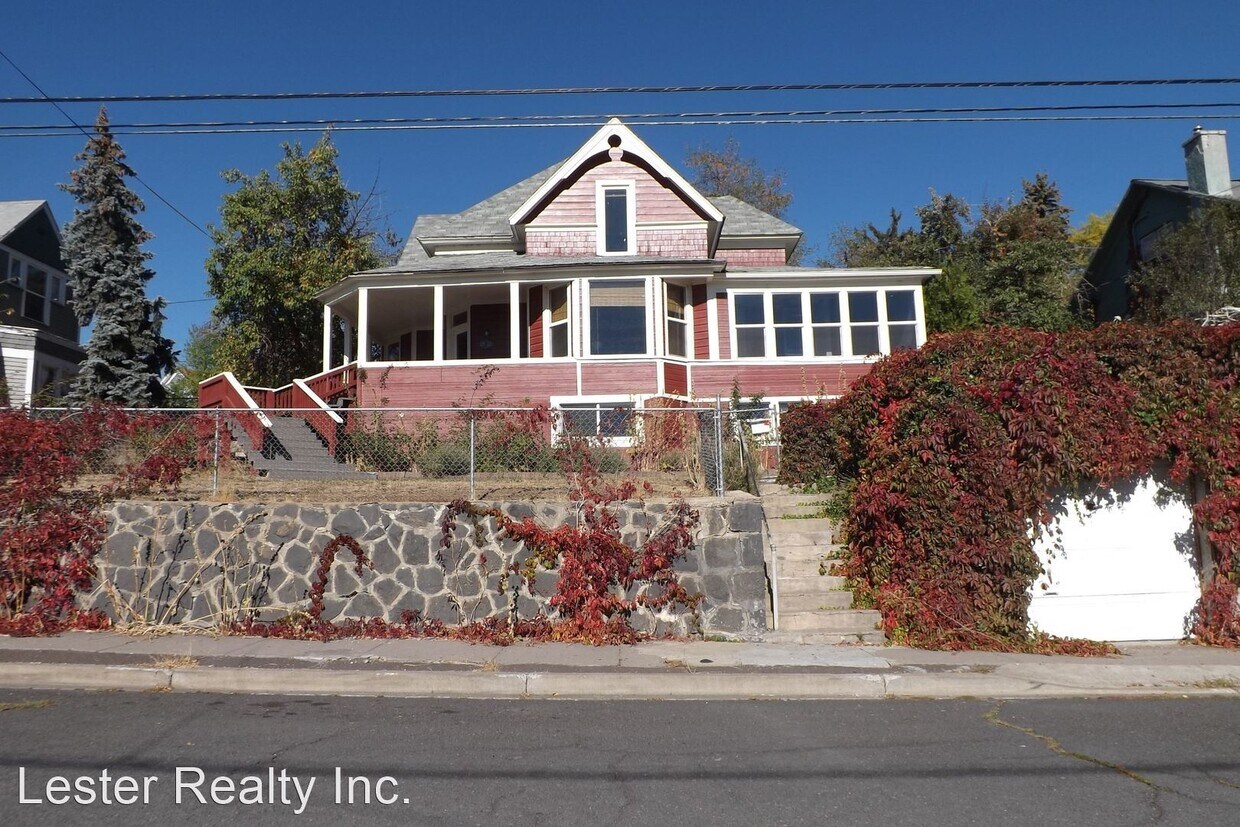 Primary Photo - 3 br, 2 bath House - 69 Pine St