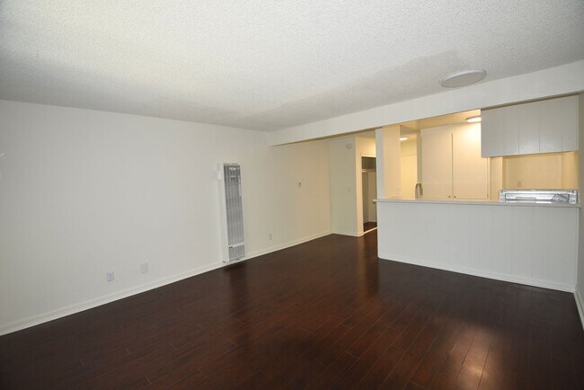 Foto del edificio - 7350 Kester Ave