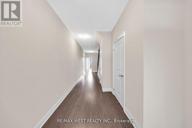 Building Photo - 8 Andress Wy