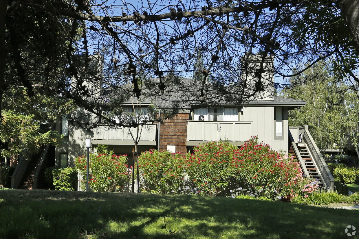 Lakeview Terrace Apartments in San Jose, CA