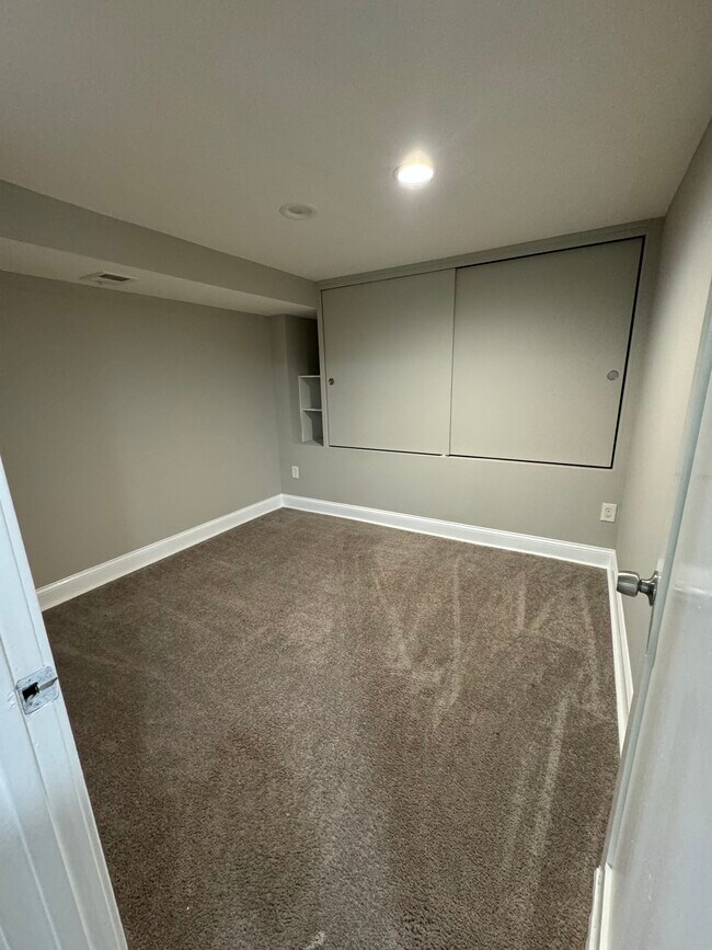 1253 Cresthaven Dr, Silver Spring, MD 20903 House Rental in Silver