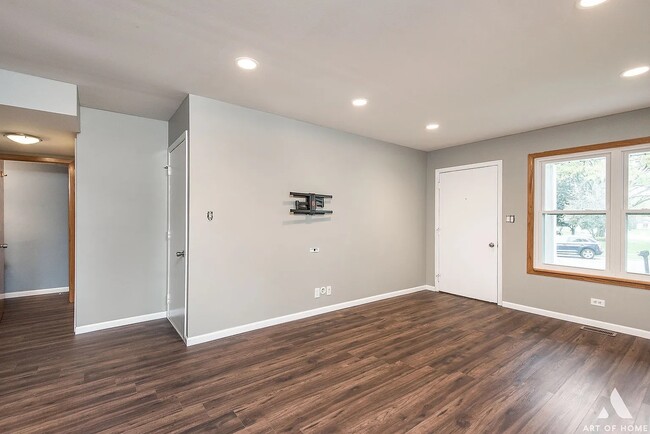 Building Photo - 521 Milton Dr
