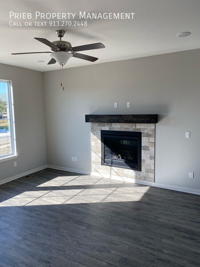 Building Photo - Stonebrook Single Family Home - ONE MONTH ...