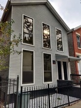 Building Photo - 923 S Carpenter St