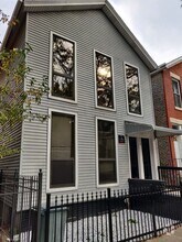 Building Photo - 923 S Carpenter St