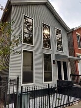 Building Photo - 923 S Carpenter St