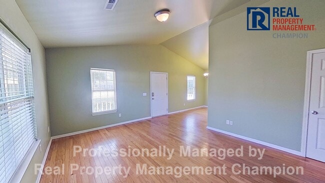 Building Photo - 627 Tabor Ln