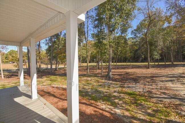 Foto del edificio - 885 Simmons Rd