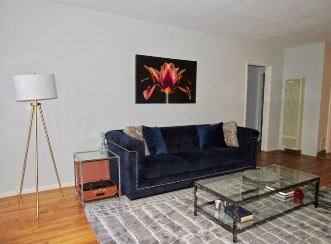 Building Photo - 455 S Oakhurst Dr