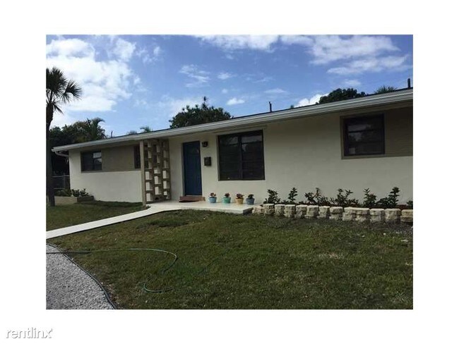 Building Photo - 16500 SW 91st Ave