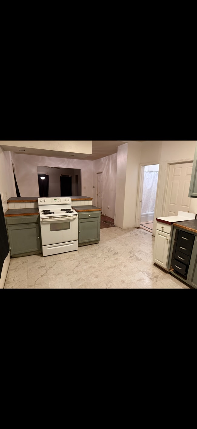 Building Photo - 68 Barton St