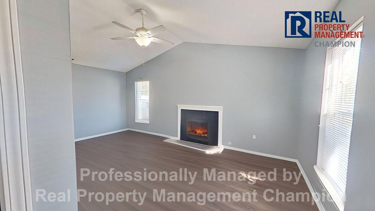 Primary Photo - Charming 2BD/2 BA End Unit Townhouse w/Fir...