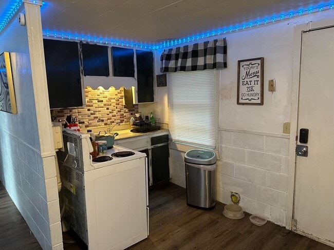 Kitchen - 103 Gause St