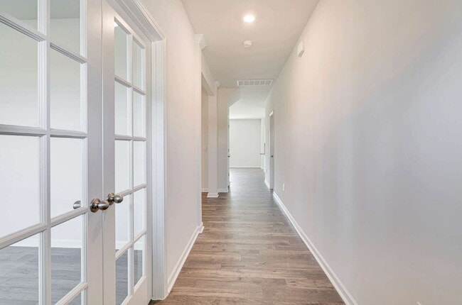 Building Photo - Spacious 4-Bed Gem with 2.5 Baths in Fuqua...