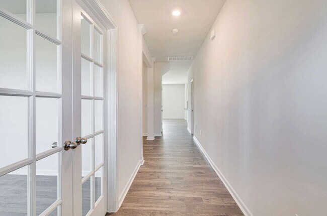 Foto del edificio - Spacious 4-Bed Gem with 2.5 Baths in Fuqua...