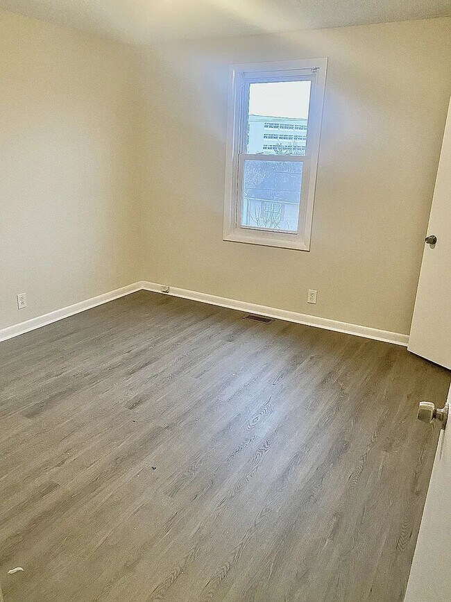 Building Photo - 2 bed 1.5 bath 10 min to downtown Nash