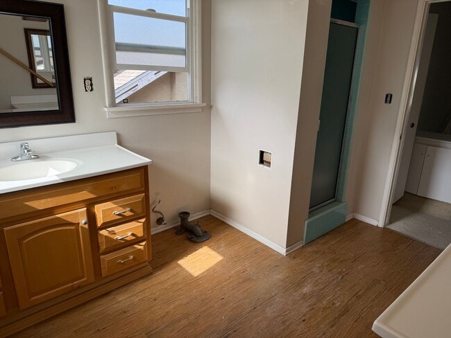 Building Photo - 105